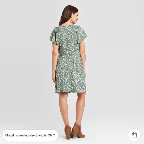 Trendy Green Dress with Flowers - Picture 4 of 13